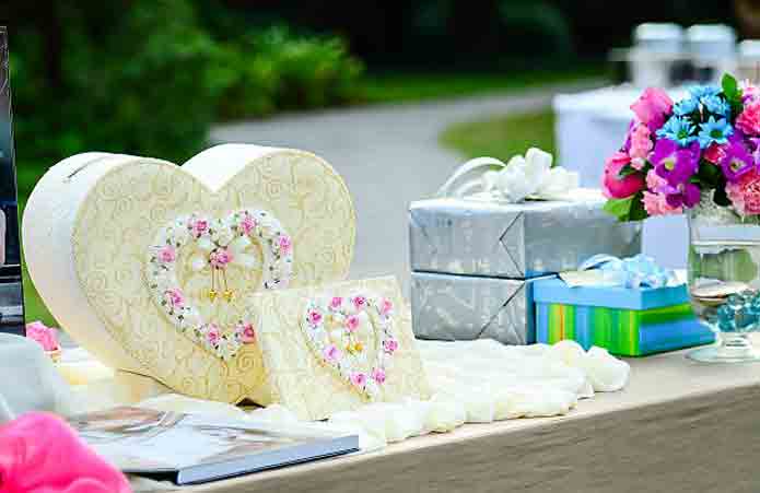 A Guide on How to Choose the Right Wedding Gift